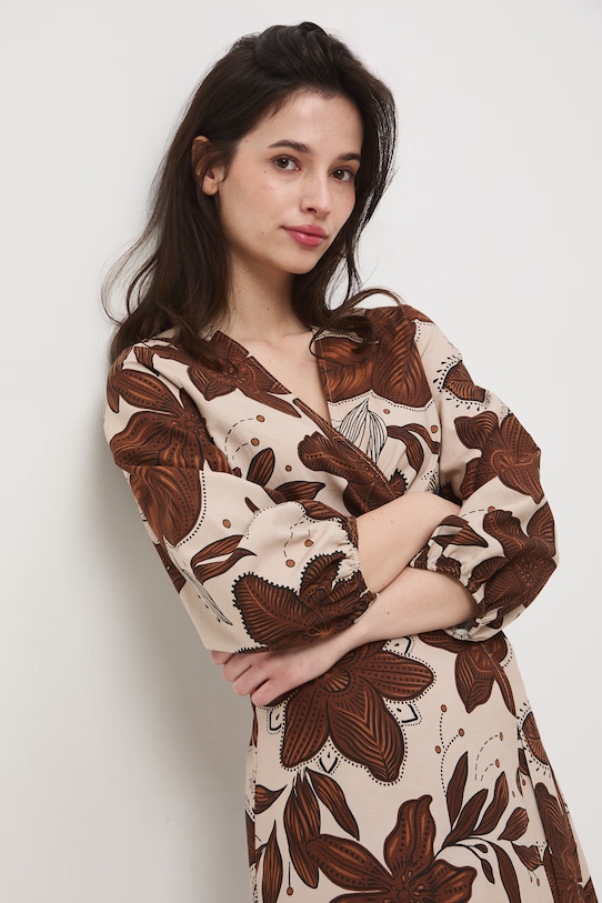 Medicine sukienka rozkloszowana z dodatkiem lnu beżowy RS26-SUD074