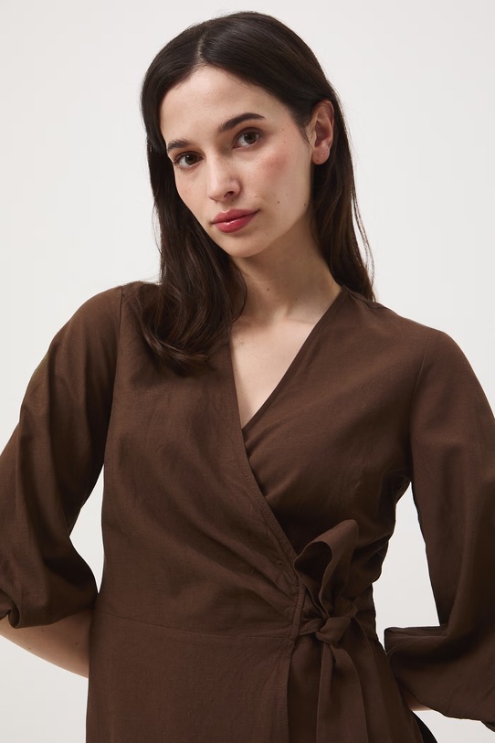 Sukienka rozkloszowana z dodatkiem lnu brązowy RS26-SUD074