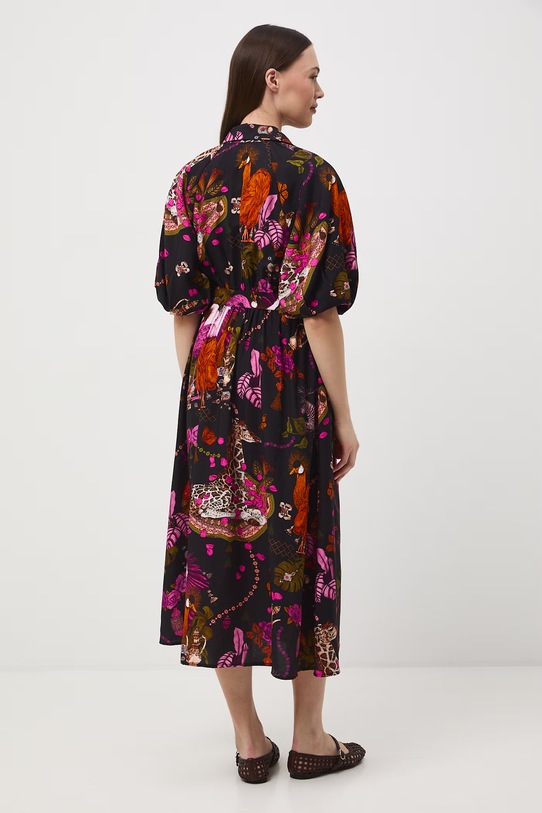 Šaty s rozšíreným strihom s viskózou z kolekcie Ilona Tambor x Medicine čierna RS26-SUD653