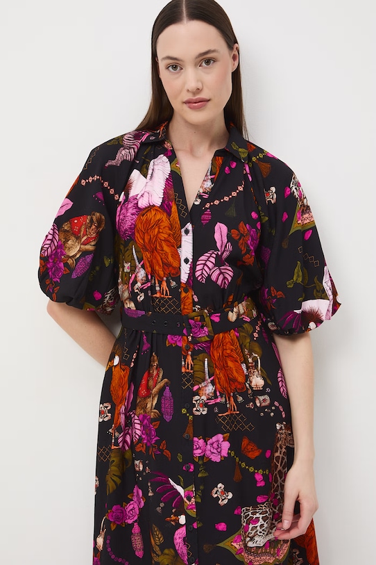 Šaty s rozšíreným strihom s viskózou z kolekcie Ilona Tambor x Medicine RS26-SUD653 čierna