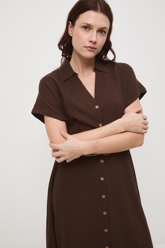 Sukienka rozkloszowana z lnem brązowy RS26-SUD701