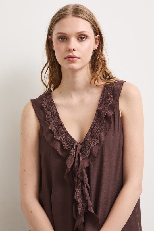 Sukienka rozkloszowana bawełniana brązowy RS26-SUD905