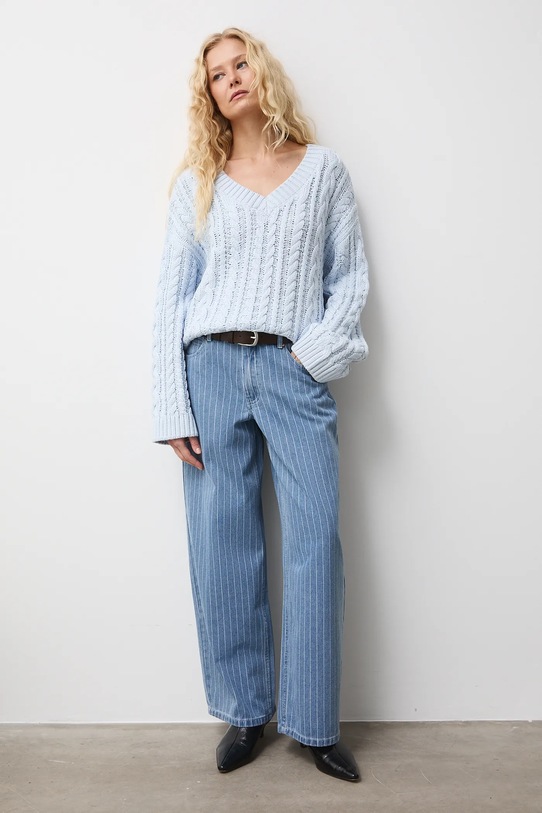 Sweter bawełniany damski z warkoczowym splotem RS26-SWD101 niebieski RS26