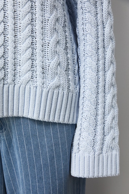 Sweter bawełniany damski z warkoczowym splotem RS26-SWD101 niebieski