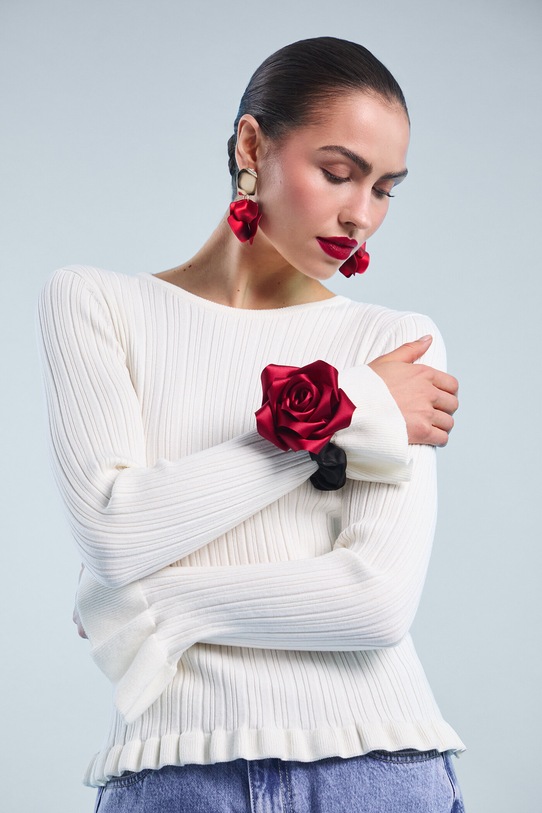 Sweter damski z wiskozą z fakturą RS26-SWD406 beżowy RS26