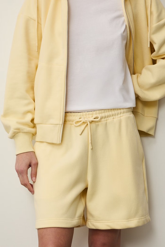 Medicine szorty dresowe damskie żółty RS26-SZD050