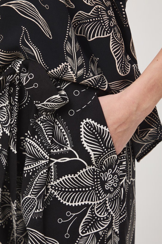 Medicine szorty damskie z domieszką lnu czarny RS26-SZD070