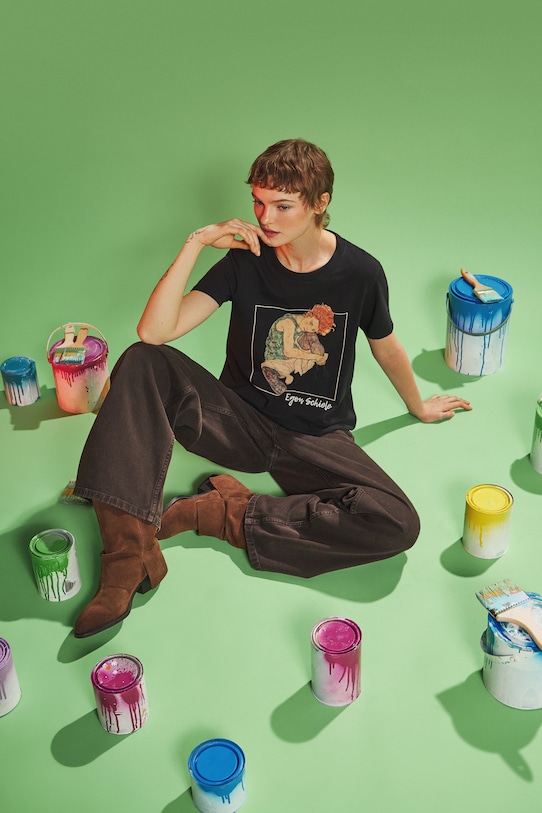 T-shirt damski z kolekcji Eviva L'arte RS26-TSD264 czarny RS26