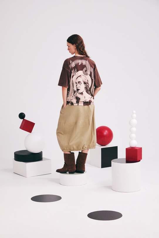 Medicine t-shirt oversize damski bawełniany RS26-TSD450 brązowy RS26