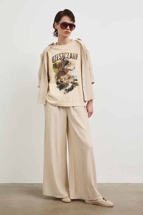 T-shirt oversize damski bawełniany z kolekcji Bieszczadzki Park Narodowy x Medicine RS26-TSD858 beżowy RS26