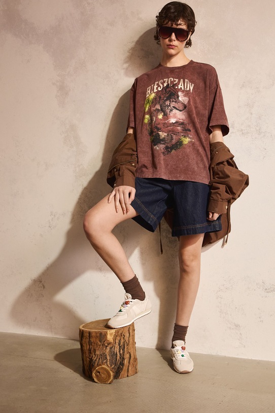 T-shirt oversize damski bawełniany z kolekcji Bieszczadzki Park Narodowy x Medicine brązowy RS26-TSD858