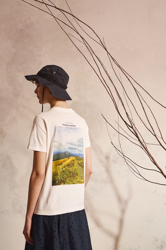 T-shirt damski bawełniany z kolekcji Bieszczadzki Park Narodowy x Medicine beżowy RS26-TSD859