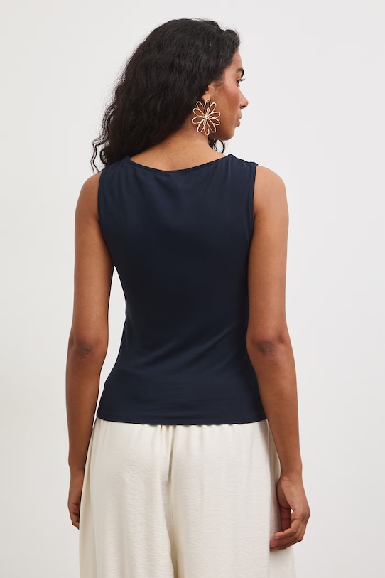 Odzież Top damski bawełniany z elastanem w kwiaty RS26-TTD809 granatowy