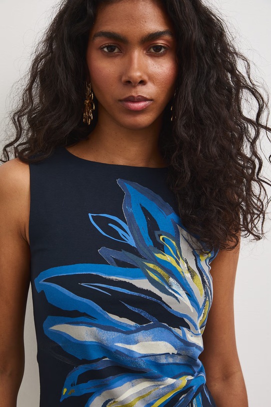 Top damski bawełniany z elastanem w kwiaty granatowy RS26-TTD809
