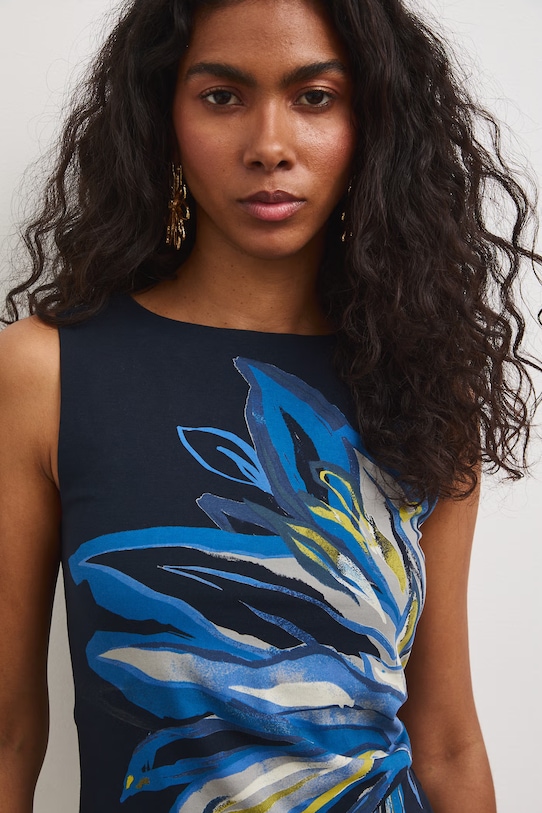 Top damski bawełniany z elastanem w kwiaty granatowy RS26-TTD809