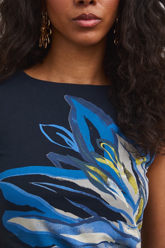 Top damski bawełniany z elastanem w kwiaty RS26-TTD809 granatowy