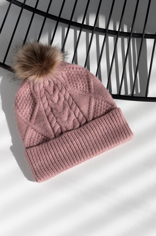 Doplnky Čiapka dámska z hladkej pleteniny ružová farba RW22.CAD803 ružová