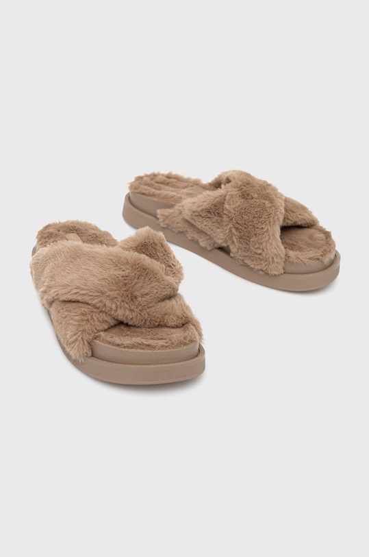 Kapcie damskie z imitacji futra kolor beżowy RW22.KAD801 beżowy RW22