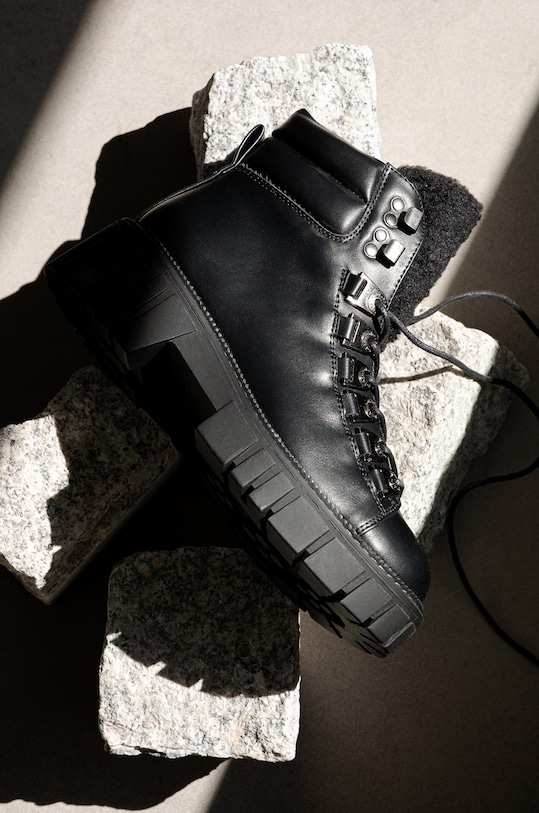 Členkové topánky Essential platforma čierna RW22.OBD400