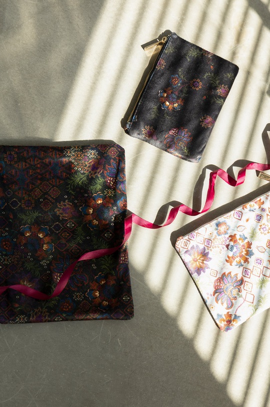 Kosmetyczka damska wzorzysta (3-pack) kolor multicolor RW22.ROD705 multicolor RW22