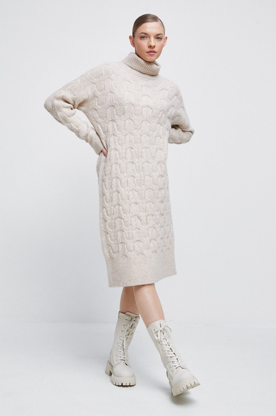 Sukienka damska z golfem kolor beżowy beżowy RW22.SUD802