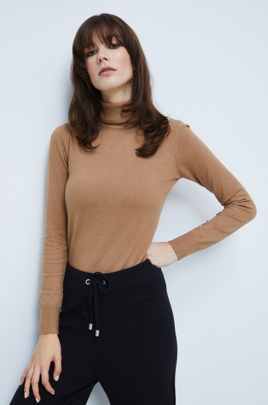 Sweter damski z golfem beżowy RW22.SWD063 beżowy