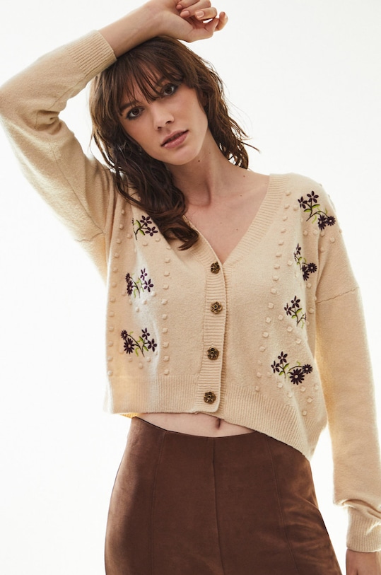 Kardigan damski z ozdobnym haftem beżowy aplikacja beżowy RW22.SWD607