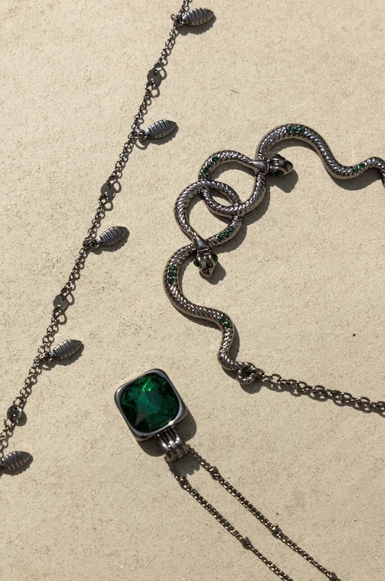 Naszyjniki damskie z ozdobnymi elementami (3-pack) kolor czarny RW23.AKD508 czarny RW23