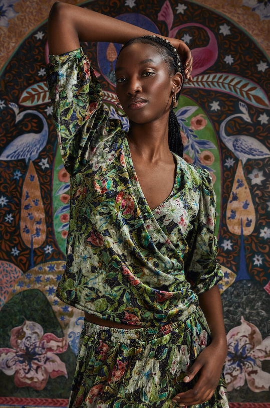 Blúzka dámska z kolekcie Medicine x Veronika Blyzniuchenko s elastanom viacfarebná RW23.BKDB52