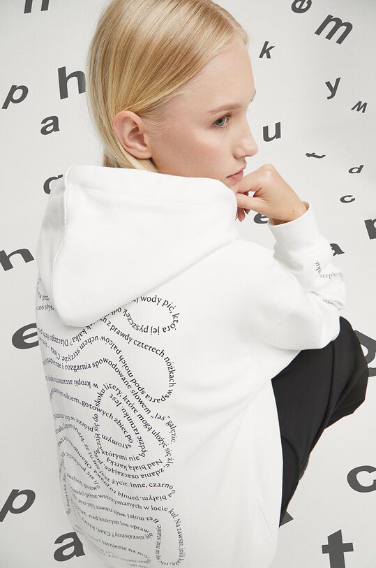 Mikina dámska Jubilejná kolekcia Nadácia W. Szymborskej x Medicine béžová farba s kapucňou béžová RW23.BLD352