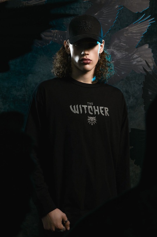 Longsleeve męski z kolekcji The Witcher x Medicine kolor czarny okrągły czarny RW23.BUM951