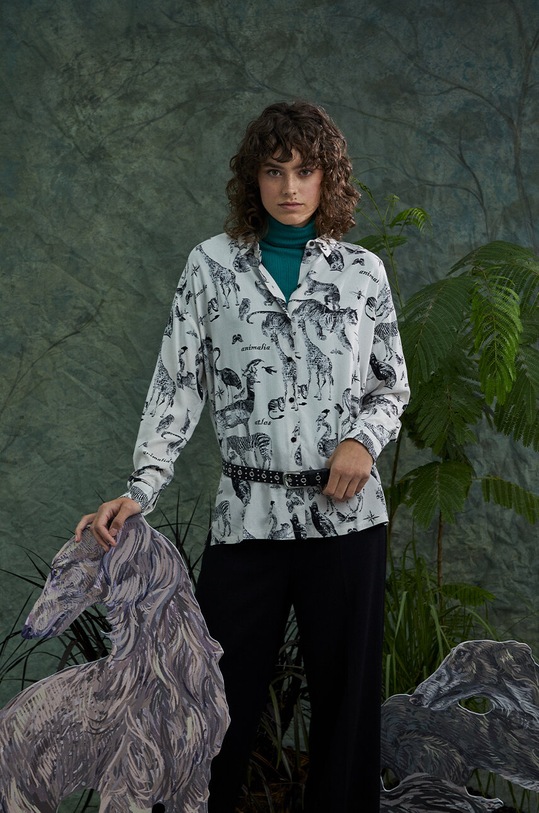 Koszula damska z kolekcji Graficzny Atlas Zwierząt kolor biały casual biały RW23.KDD550