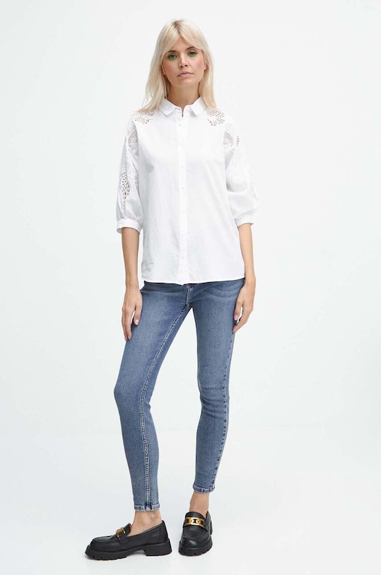 Koszula bawełniana damska z ozdobnymi rękawami kolor biały RW23.KDD875 biały RW23