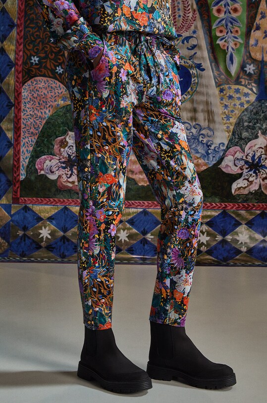 Spodnie dresowe damskie z kolekcji Medicine x Veronika Blyzniuchenko kolor multicolor z elastanem multicolor RW23.SPDB51