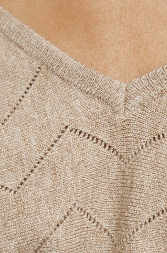 Sweter damski z fakturą kolor beżowy RW23.SWD020