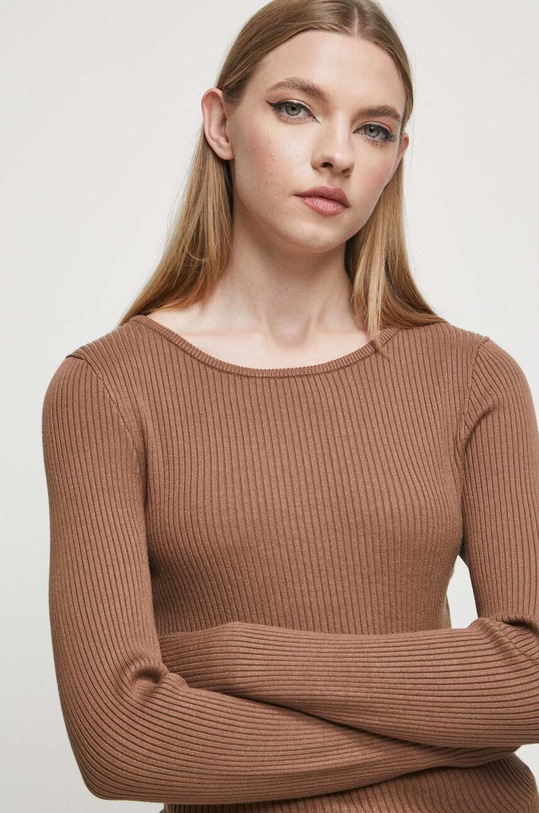 Sweter damski prążkowany kolor beżowy beżowy RW23.SWD060