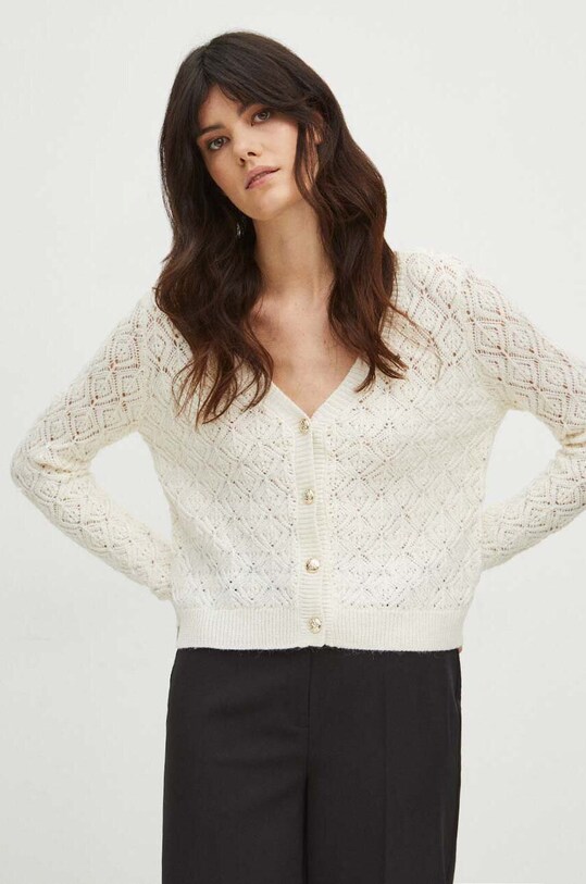 Kardigan damski ażurowy z ozdobnymi guzikami kolor beżowy średniej grubości beżowy RW23.SWDC19