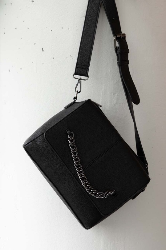 Kabelka dámska čierna farba nezmestí A4 čierna RW23.TOD511