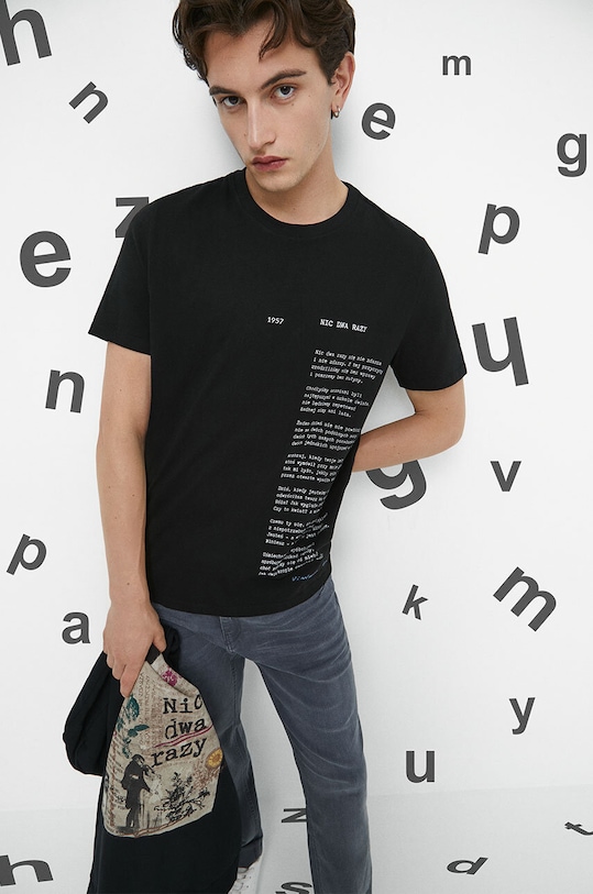 T-shirt bawełniany męski - Kolekcja jubileuszowa. 2023 Rok Wisławy Szymborskiej x Medicine, kolor czarny okrągły czarny RW23.TSM354