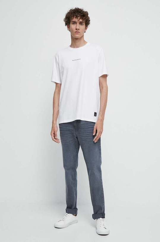 Oblečení Bavlněné tričko Jubilejní kolekce Nadace W. Szymborské x Medicine bílá barva RW23.TSM357 bílá