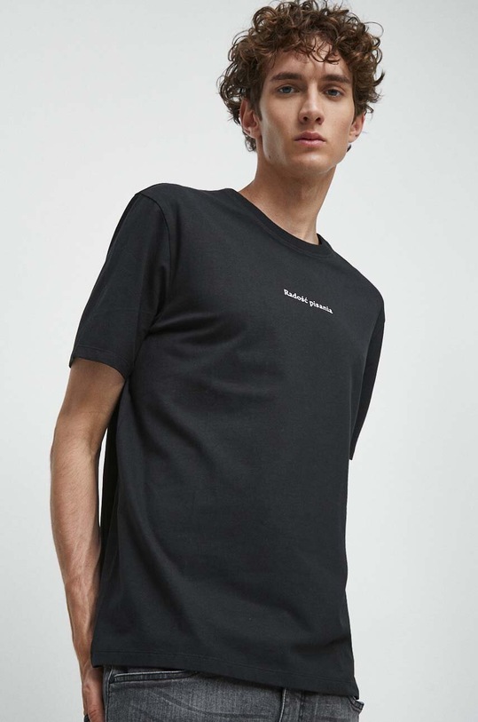 T-shirt bawełniany męski z domieszką elastanu - Kolekcja jubileuszowa. 2023 Rok Wisławy Szymborskiej x Medicine, kolor czarny RW23.TSM357 czarny RW23