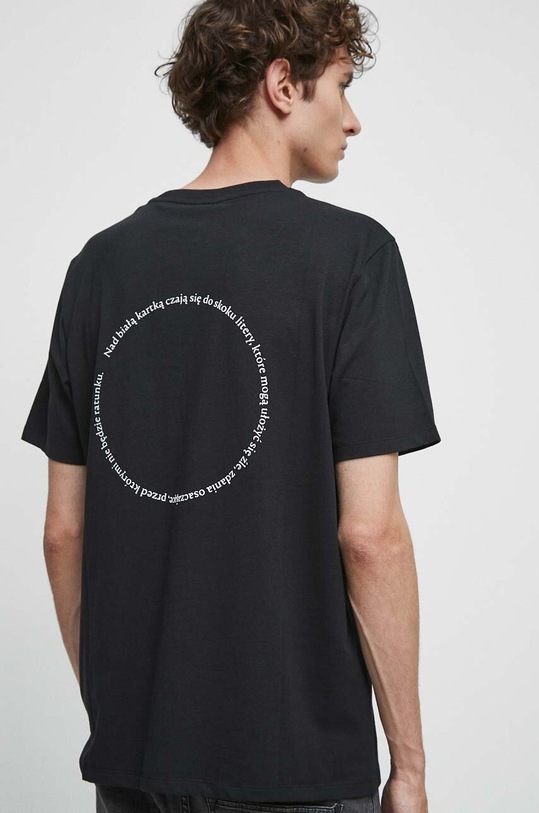 T-shirt bawełniany męski z domieszką elastanu - Kolekcja jubileuszowa. 2023 Rok Wisławy Szymborskiej x Medicine, kolor czarny czarny RW23.TSM357