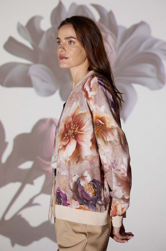 Bluza damska w kwiaty kolor beżowy wzorzyste beżowy RW24.BLD401