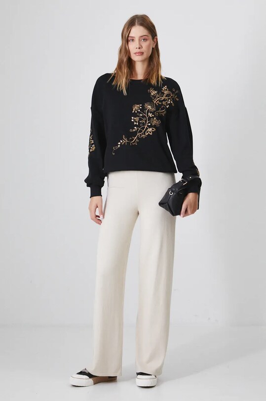 Bluza damska z ozdobnym haftem w kwiaty kolor czarny RW24.BLD801 czarny RW24