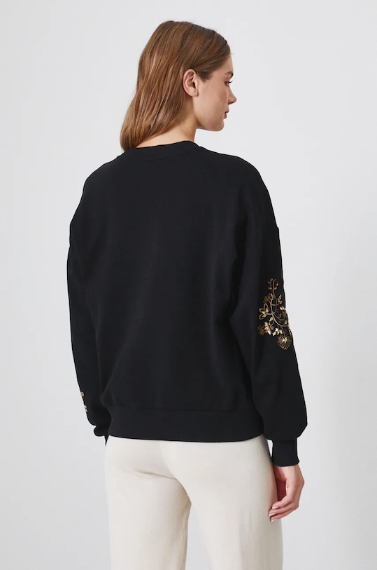 Odzież Bluza damska z ozdobnym haftem w kwiaty kolor czarny RW24.BLD801 czarny