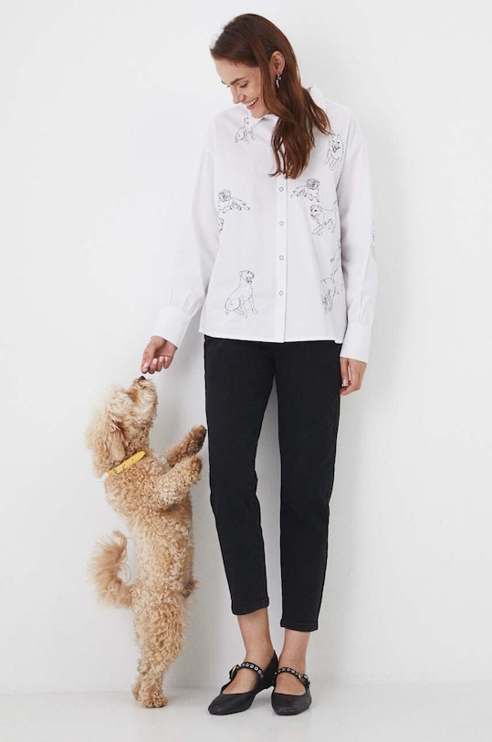 Koszula damska z kolekcji na Dzień Psa z domieszką elastanu z aplikacją kolor biały casual biały RW24.KDD430