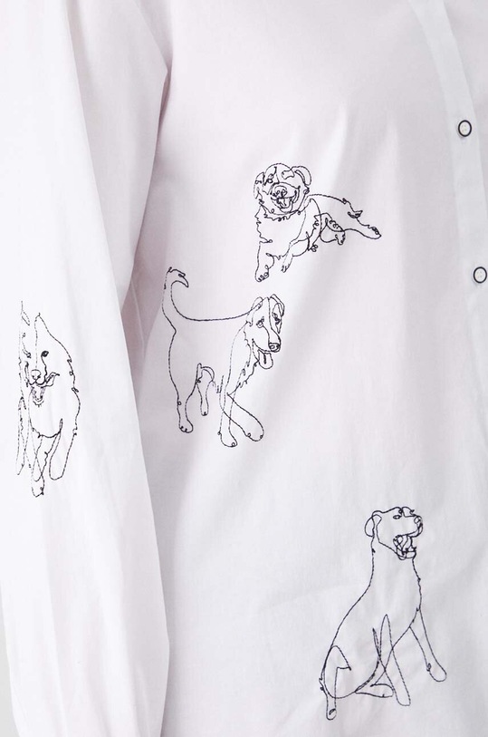 Koszula damska z kolekcji na Dzień Psa z domieszką elastanu z aplikacją kolor biały RW24.KDD430