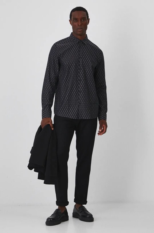 Košeľa pánska s klasickým golierom, so vzorom čierna farba RW24.KDMA10 čierna RW24