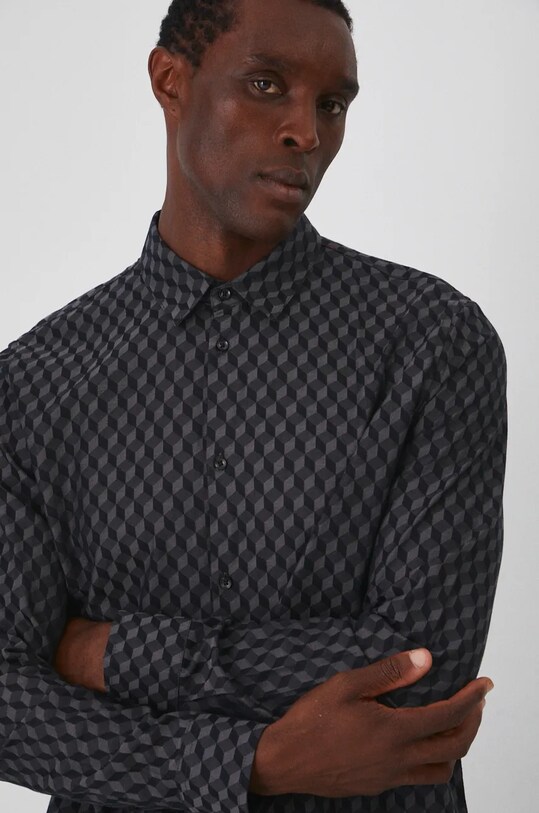 Košeľa pánska s klasickým golierom, so vzorom čierna farba čierna RW24.KDMA10