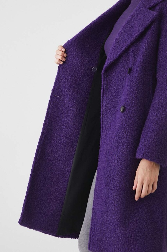 Płaszcz damski dwurzędowy z fakturą kolor fioletowy RW24.KPD501